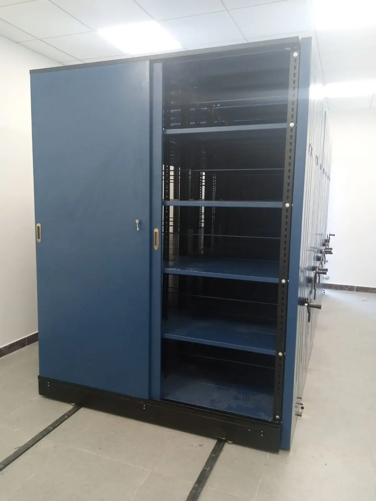 Hand Crank Mobile Rack