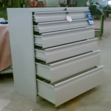 Mobile tool cabinet